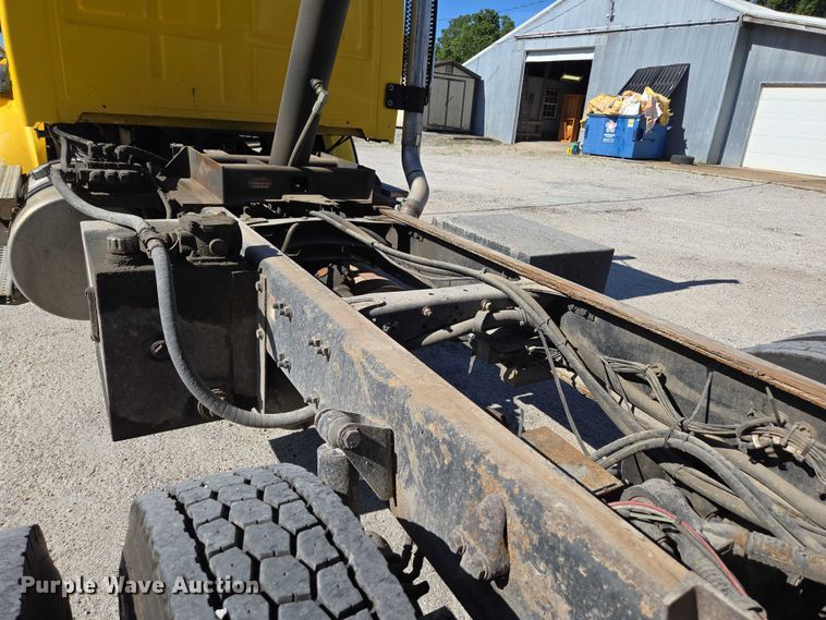 image for item DY0424 2007 Sterling L-Line dump truck