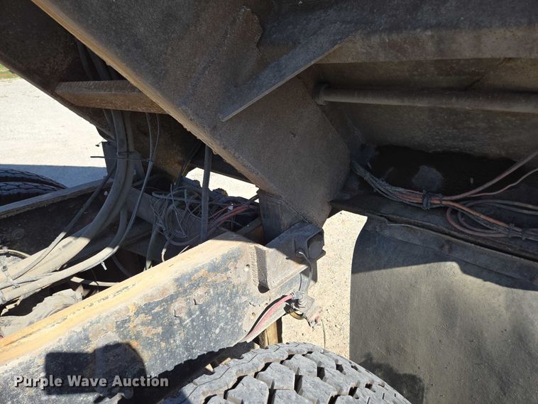 image for item DY0424 2007 Sterling L-Line dump truck