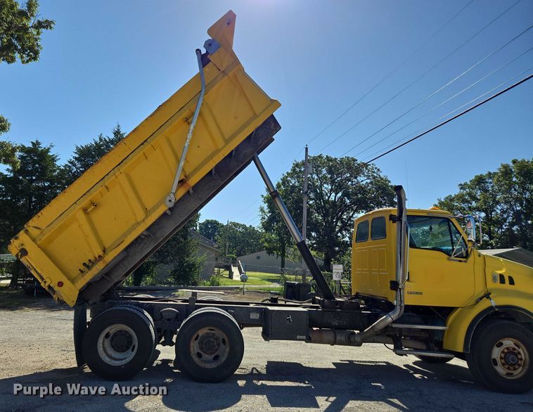 image for item DY0424 2007 Sterling L-Line dump truck
