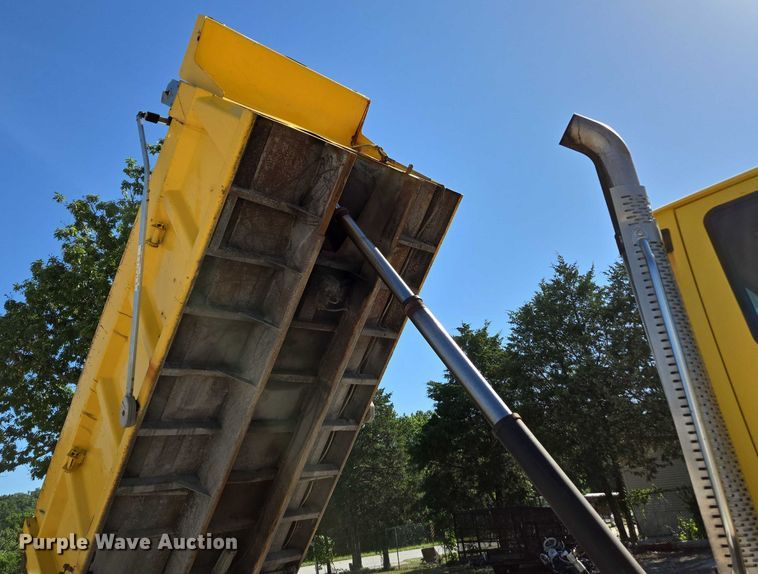 image for item DY0424 2007 Sterling L-Line dump truck