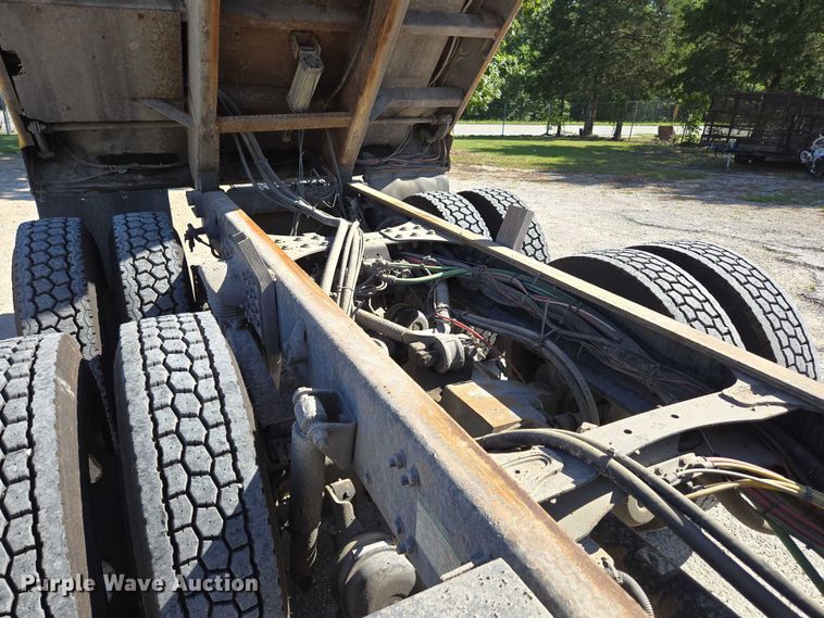 image for item DY0424 2007 Sterling L-Line dump truck