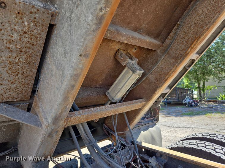 image for item DY0424 2007 Sterling L-Line dump truck