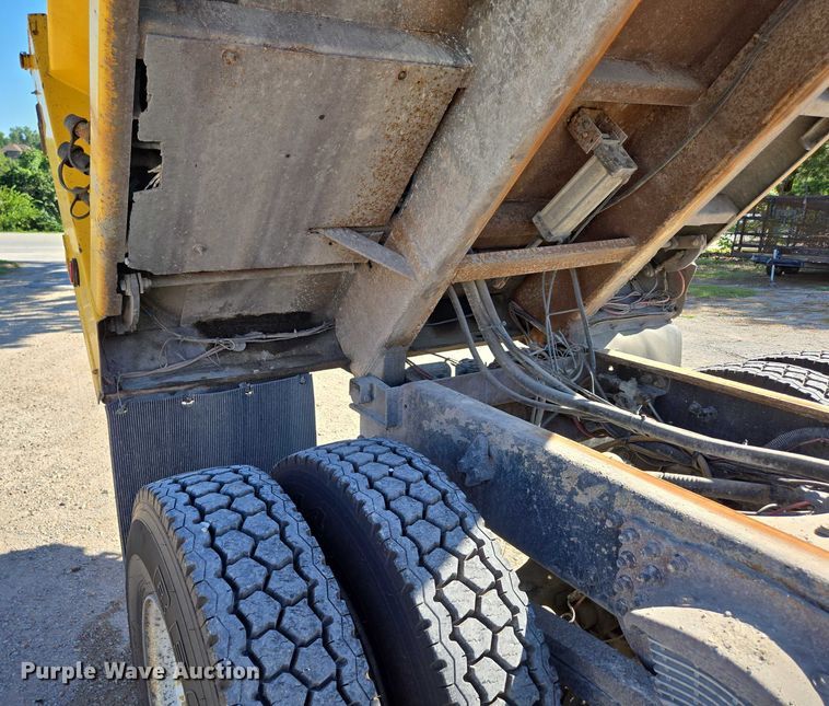 image for item DY0424 2007 Sterling L-Line dump truck