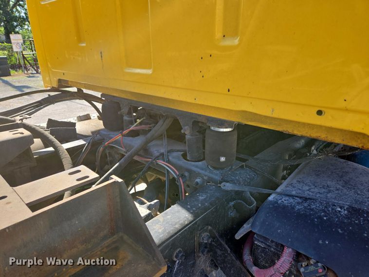 image for item DY0424 2007 Sterling L-Line dump truck