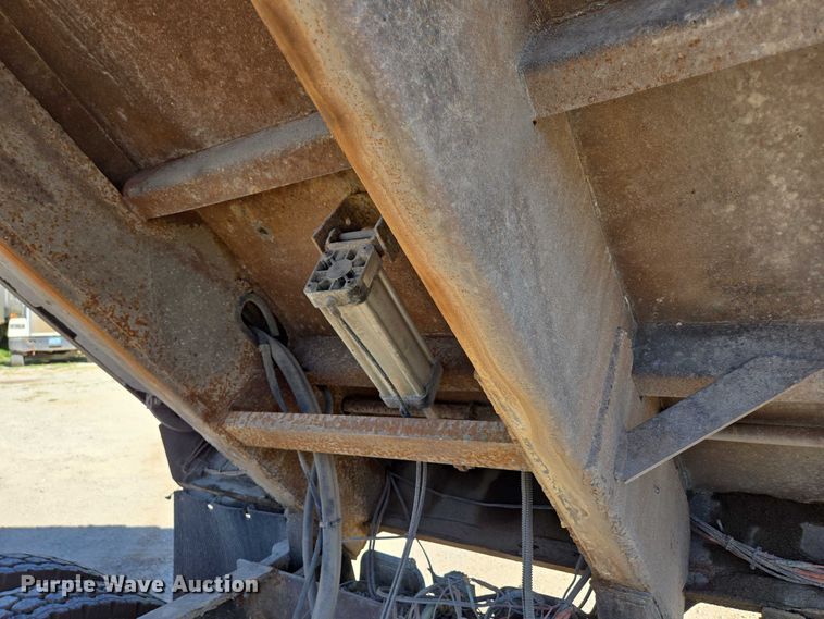 image for item DY0424 2007 Sterling L-Line dump truck