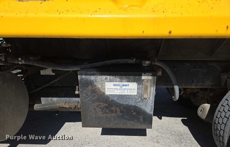 image for item DY0424 2007 Sterling L-Line dump truck