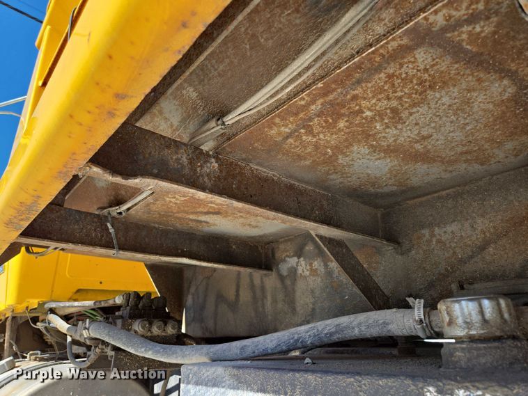 image for item DY0424 2007 Sterling L-Line dump truck