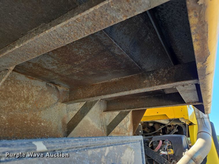 image for item DY0424 2007 Sterling L-Line dump truck