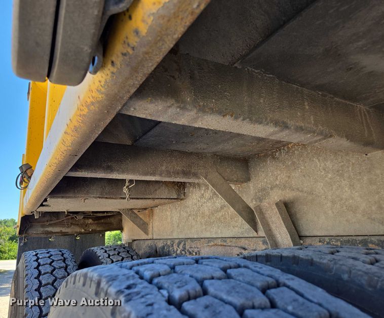 image for item DY0424 2007 Sterling L-Line dump truck