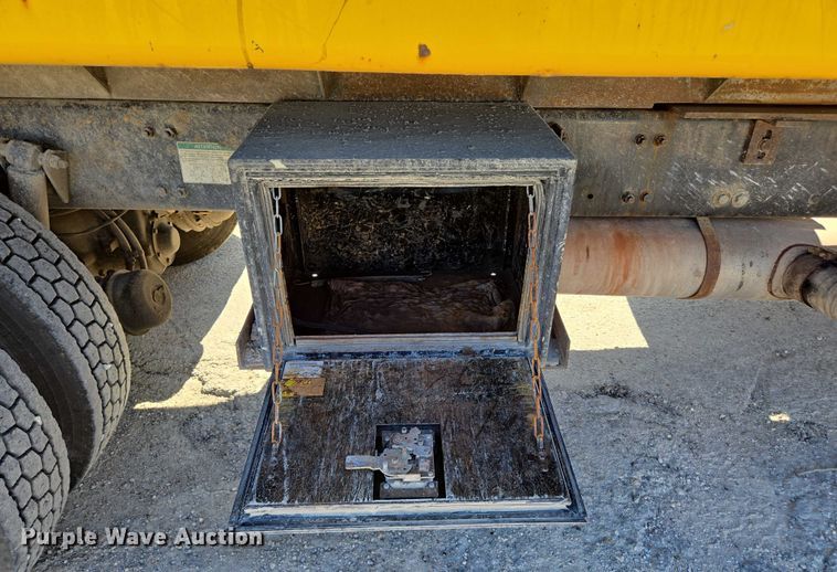 image for item DY0424 2007 Sterling L-Line dump truck