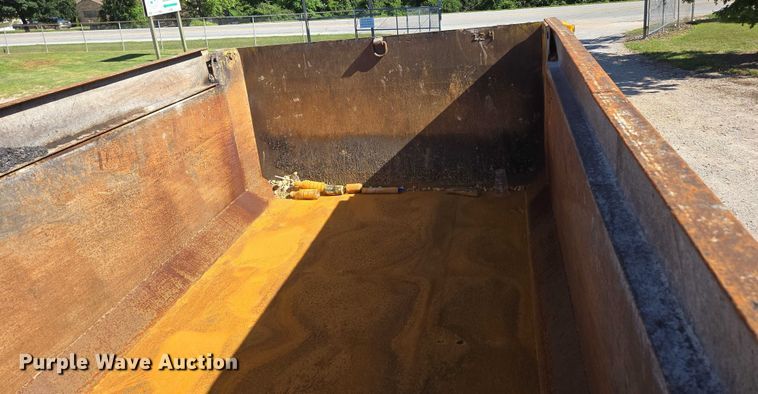 image for item DY0424 2007 Sterling L-Line dump truck