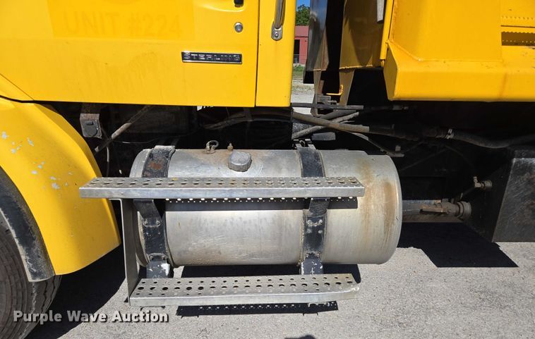 image for item DY0424 2007 Sterling L-Line dump truck