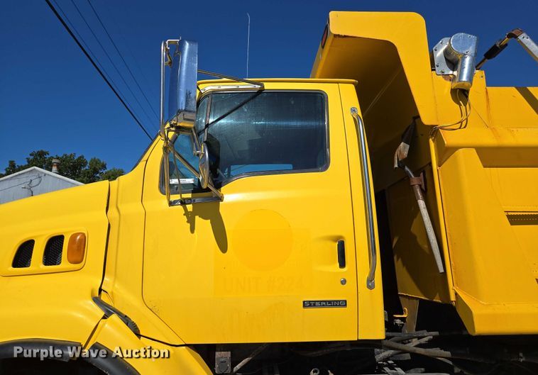 image for item DY0424 2007 Sterling L-Line dump truck
