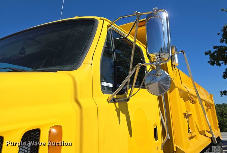 image for item DY0424 2007 Sterling L-Line dump truck