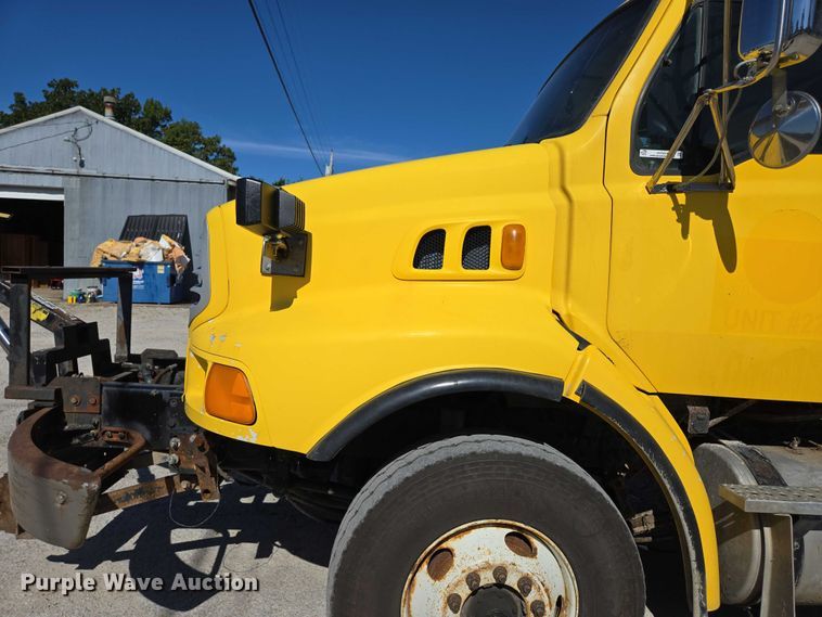 image for item DY0424 2007 Sterling L-Line dump truck