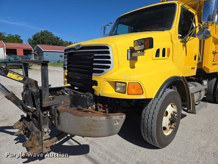 image for item DY0424 2007 Sterling L-Line dump truck
