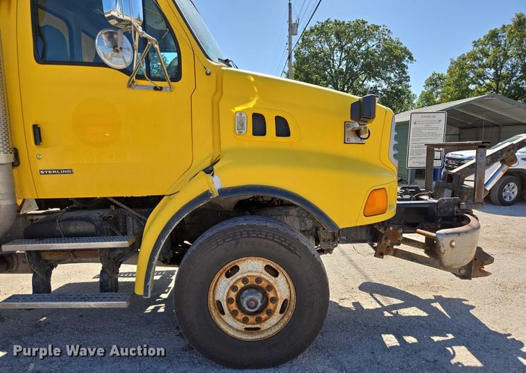 image for item DY0424 2007 Sterling L-Line dump truck