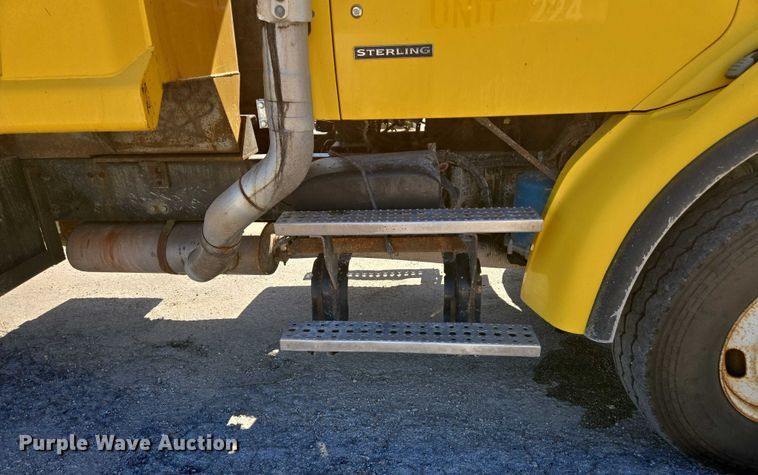 image for item DY0424 2007 Sterling L-Line dump truck