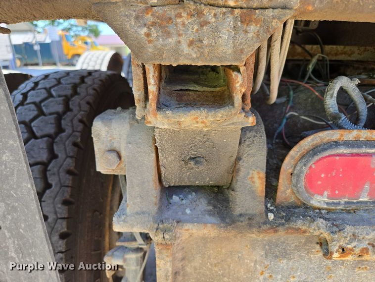 image for item DY0424 2007 Sterling L-Line dump truck