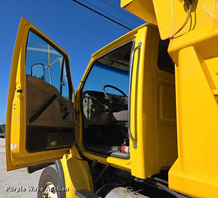 image for item DY0424 2007 Sterling L-Line dump truck