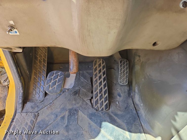 image for item DY0424 2007 Sterling L-Line dump truck