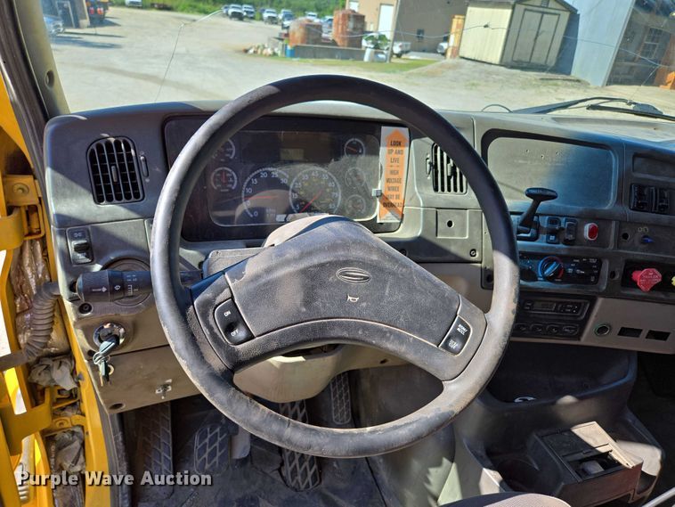 image for item DY0424 2007 Sterling L-Line dump truck