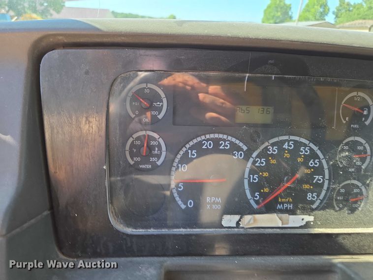 image for item DY0424 2007 Sterling L-Line dump truck