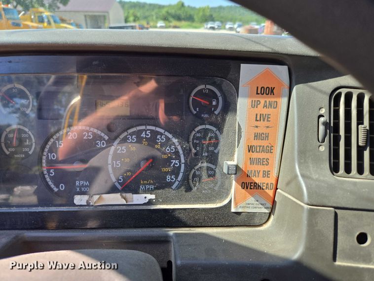 image for item DY0424 2007 Sterling L-Line dump truck