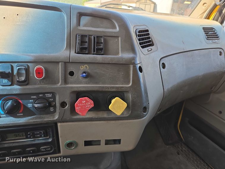 image for item DY0424 2007 Sterling L-Line dump truck