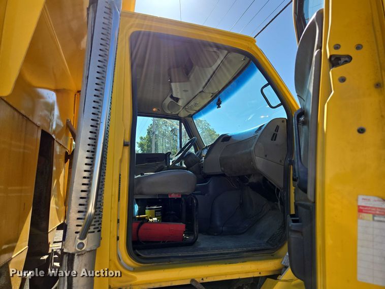 image for item DY0424 2007 Sterling L-Line dump truck