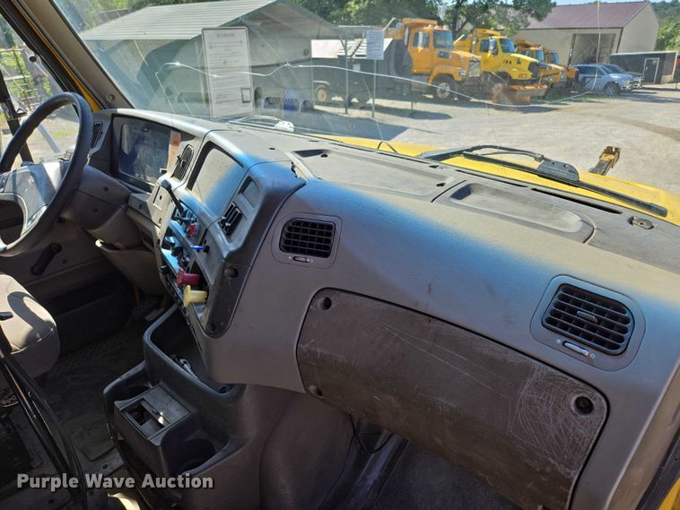 image for item DY0424 2007 Sterling L-Line dump truck