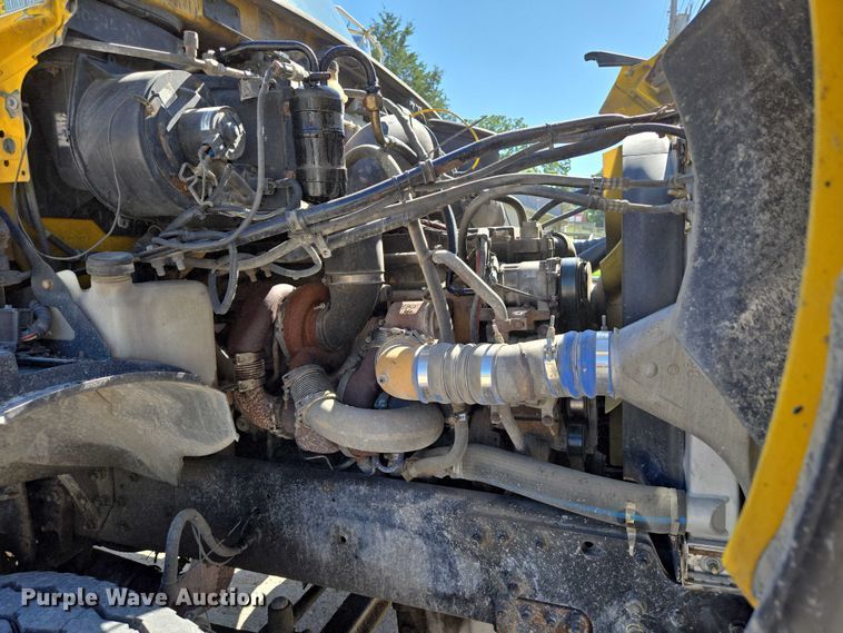 image for item DY0424 2007 Sterling L-Line dump truck