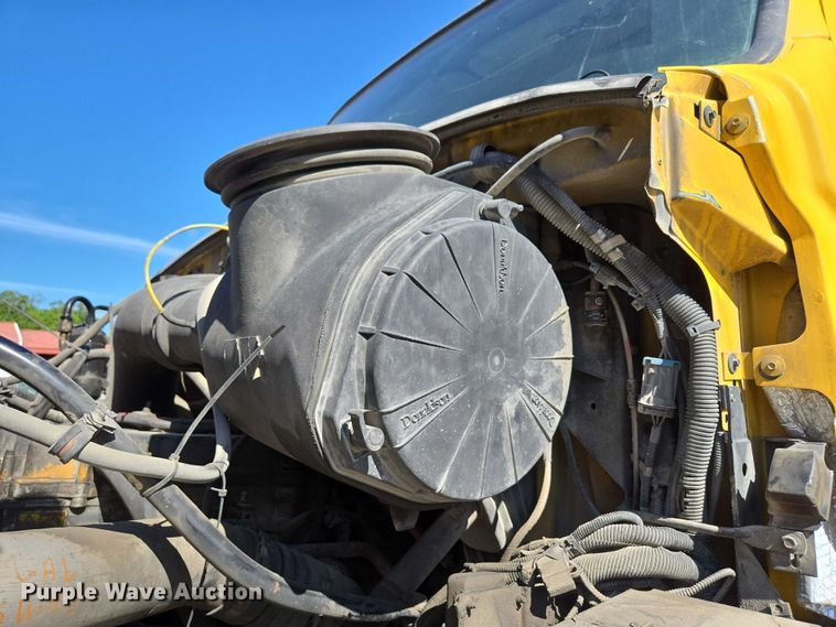 image for item DY0424 2007 Sterling L-Line dump truck