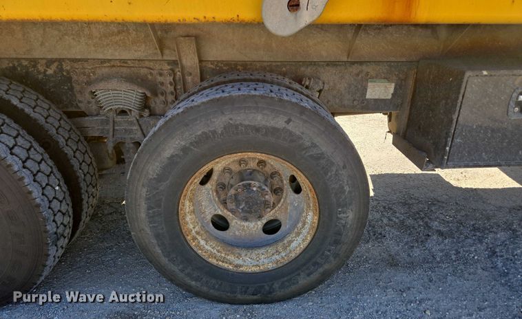 image for item DY0424 2007 Sterling L-Line dump truck