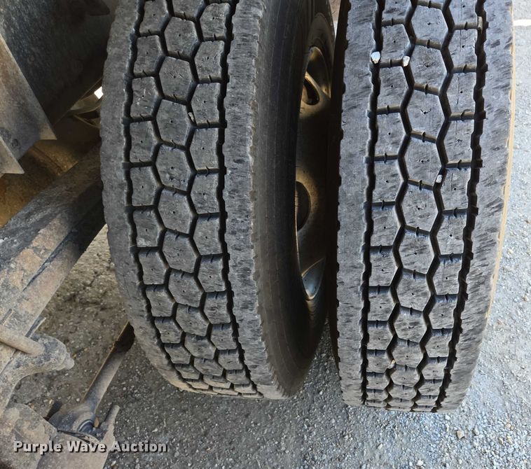 image for item DY0424 2007 Sterling L-Line dump truck