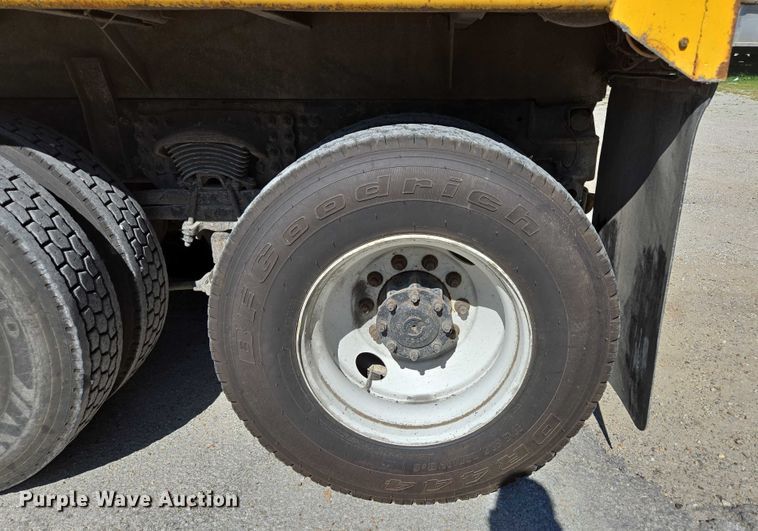 image for item DY0424 2007 Sterling L-Line dump truck