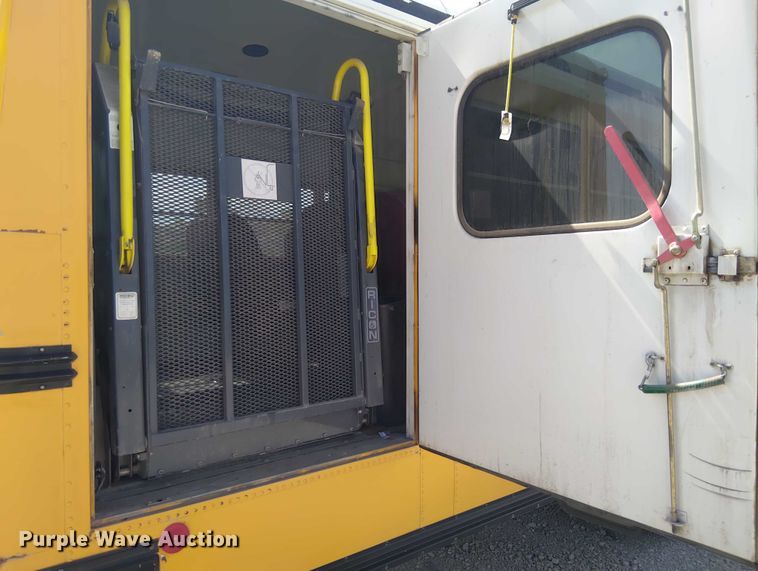 image for item DY0455 2001 Blue Bird TC2000 school bus