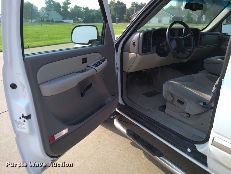 image for item DY0456 2001 GMC Yukon XL SUV