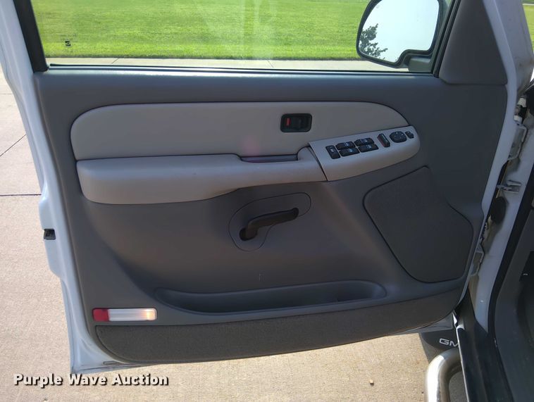 image for item DY0456 2001 GMC Yukon XL SUV