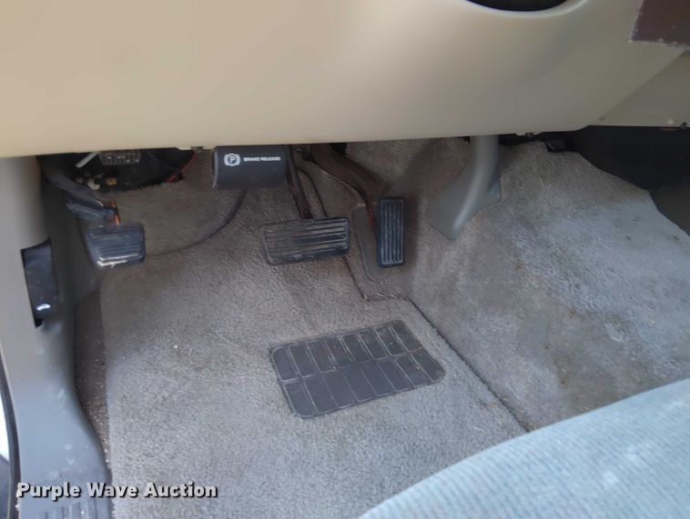 image for item DY0456 2001 GMC Yukon XL SUV