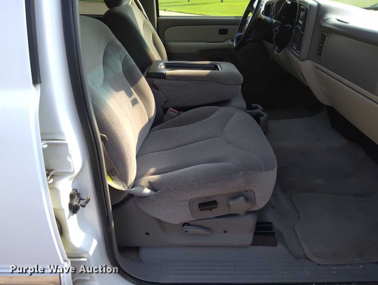 image for item DY0456 2001 GMC Yukon XL SUV