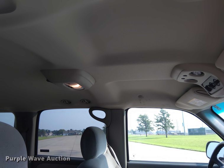 image for item DY0456 2001 GMC Yukon XL SUV