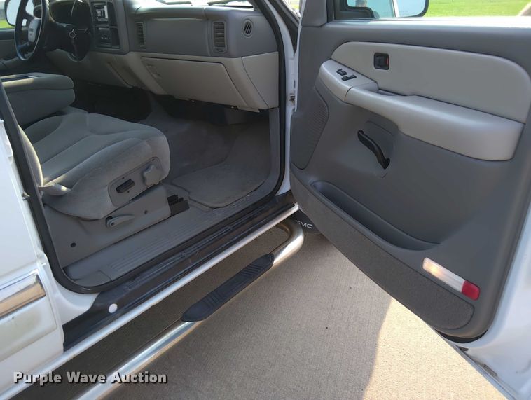 image for item DY0456 2001 GMC Yukon XL SUV