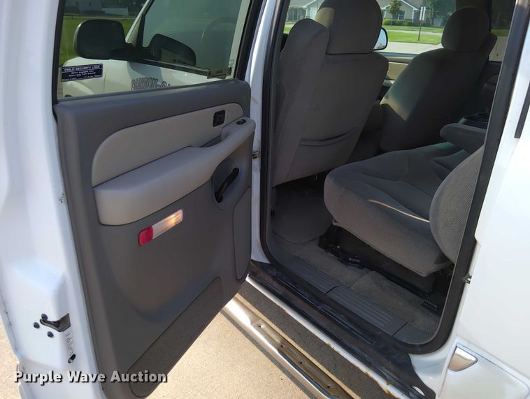 image for item DY0456 2001 GMC Yukon XL SUV