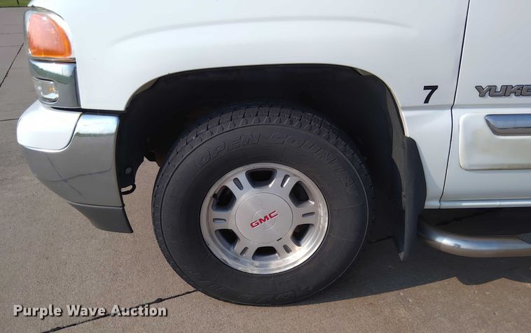 image for item DY0456 2001 GMC Yukon XL SUV