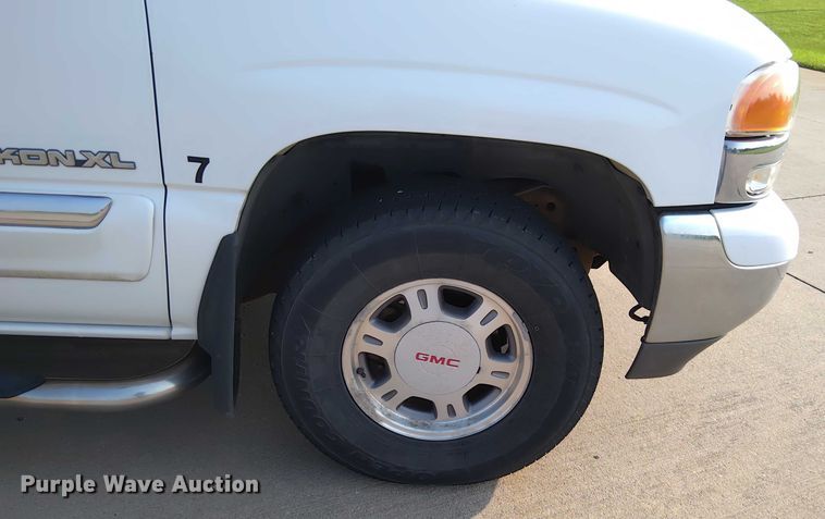 image for item DY0456 2001 GMC Yukon XL SUV