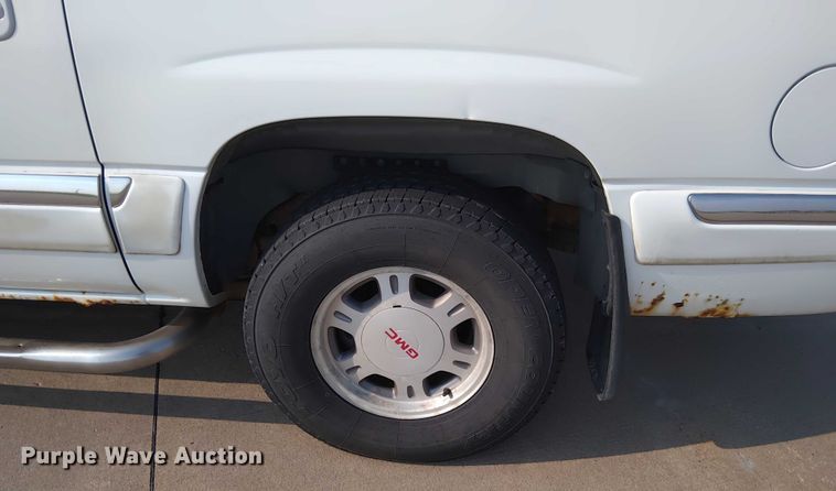 image for item DY0456 2001 GMC Yukon XL SUV