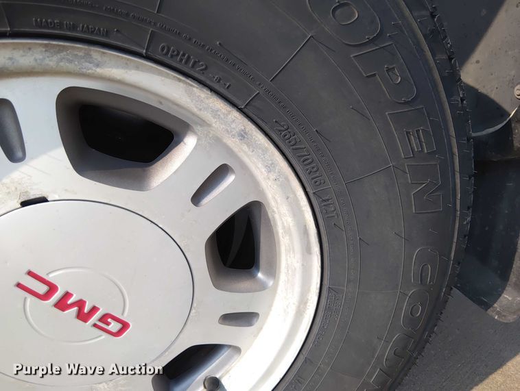 image for item DY0456 2001 GMC Yukon XL SUV