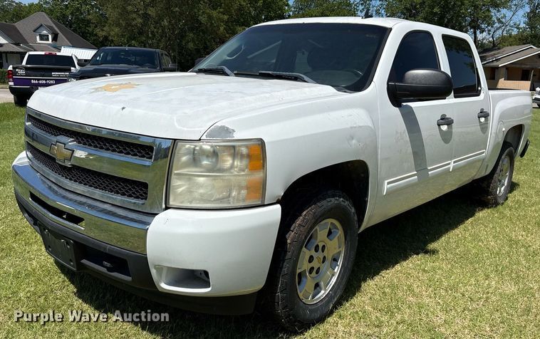 image for item DY0846 2010 Chevrolet Silverado 1500 Crew Cab pickup truck