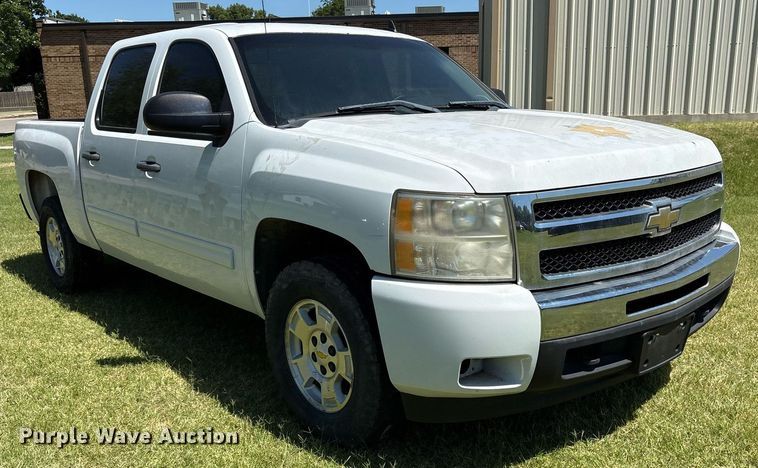 image for item DY0846 2010 Chevrolet Silverado 1500 Crew Cab pickup truck